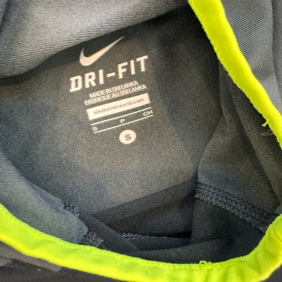 NWOT! Women’s Nike Dri-Fit Lightweight Hoodie - Size Small - Picture 2 of 4